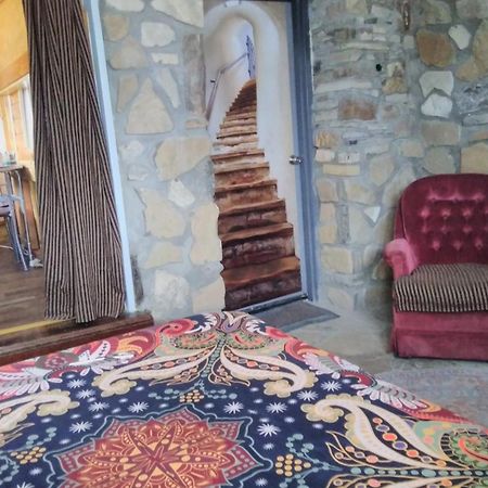 La Loma Del Chivo Llc Stone Cottage Alternative Building Marathon Eksteriør bilde