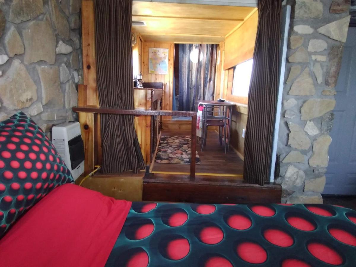 La Loma Del Chivo Llc Stone Cottage Alternative Building Marathon Eksteriør bilde